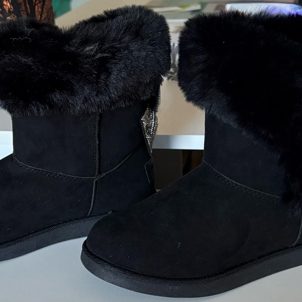 NEW Juicy Couture Black Fur-Lined Boots w/ Crystal Bow Sz 6 - Picture 3 of 4